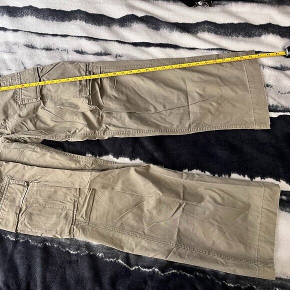 Banana Republic Men's Cargo Styled Pants - Picture 4 of 7